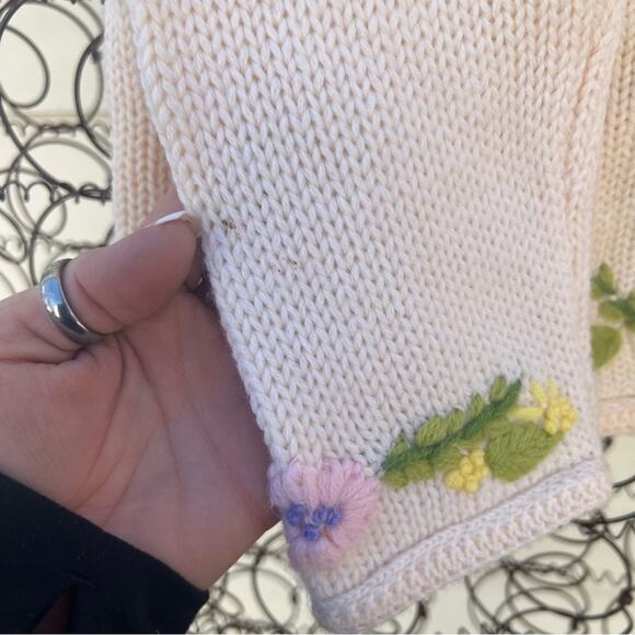 Vintage 60s embroidered floral 3D wool knit cardigan sweater cream purple green - Picture 5 of 6